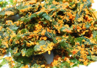 Photo: Kale Chips (Plain & Cheezy)