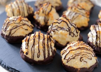 Photo: Macaroons with Chocolate